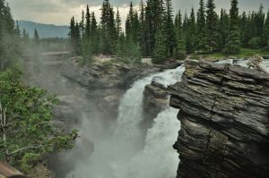 Athabasca_Falls_brzeg.jpg