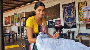 batik_girl_sri_lanka.jpg