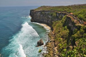 Bali._witynia_UluWatu_klif.jpg