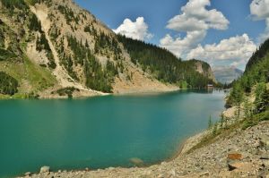 Banff_NP_Agnes_Lake_2.jpg