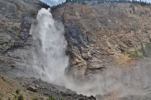 Takakkaw_Falls.jpg