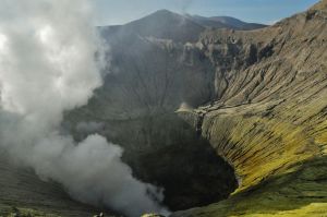 wulkan_Bromo_krater_Jawa.jpg