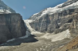 Banff_NP_Plain_of_6_Glaciers_trekking.jpg