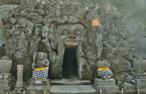 Elephant_Cave_Bali.jpg