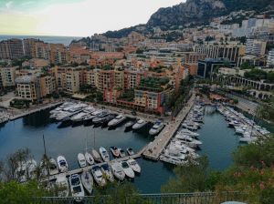 Monaco-Ville skala.jpg